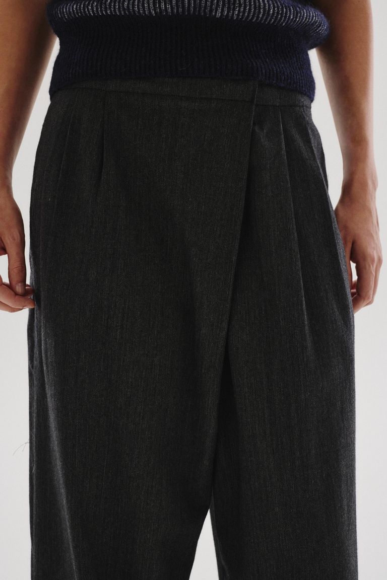 Trousers with asymmetric deep pleat in melange cotton-wool flannel anthracite